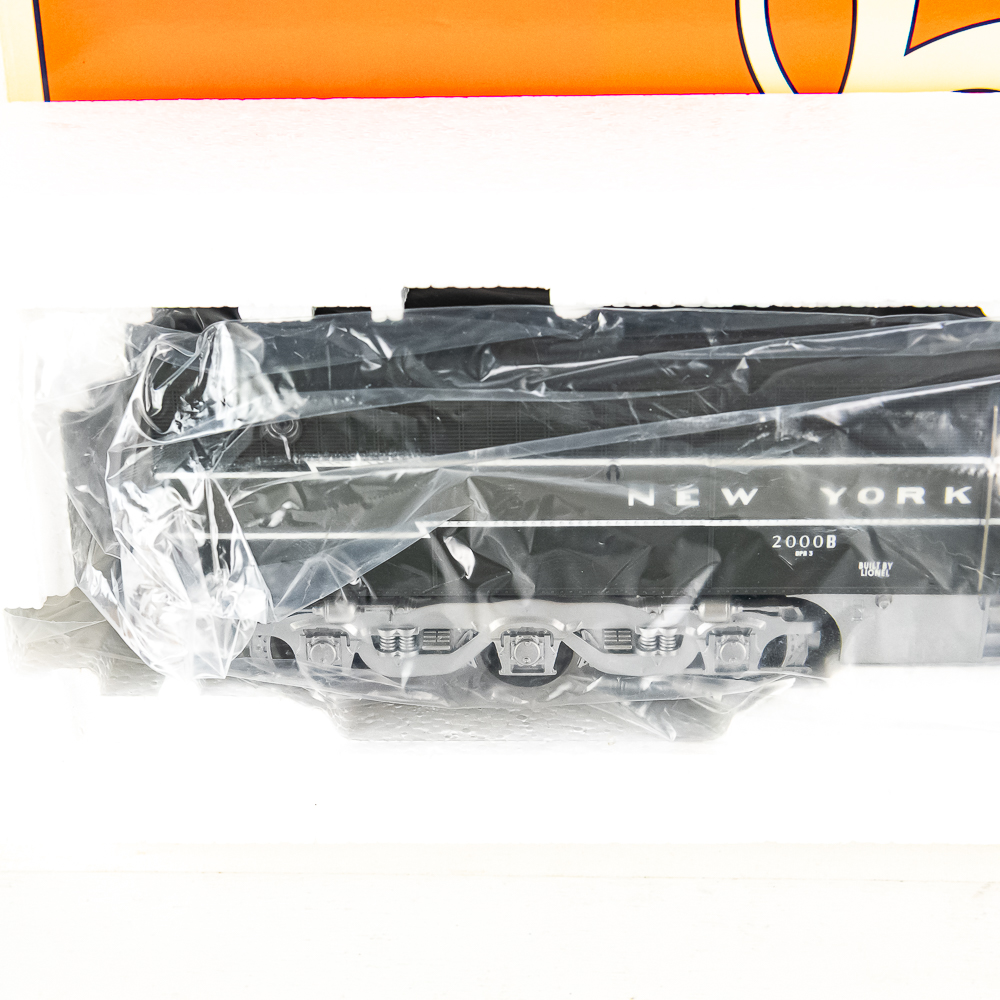 Lionel NYC Diesel Locomotive 2000 Power & Dummy