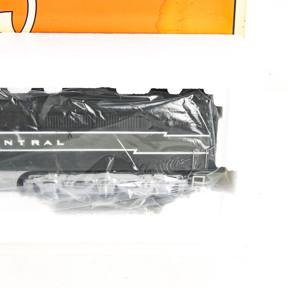Lionel NYC Diesel Locomotive 2000 Power & Dummy