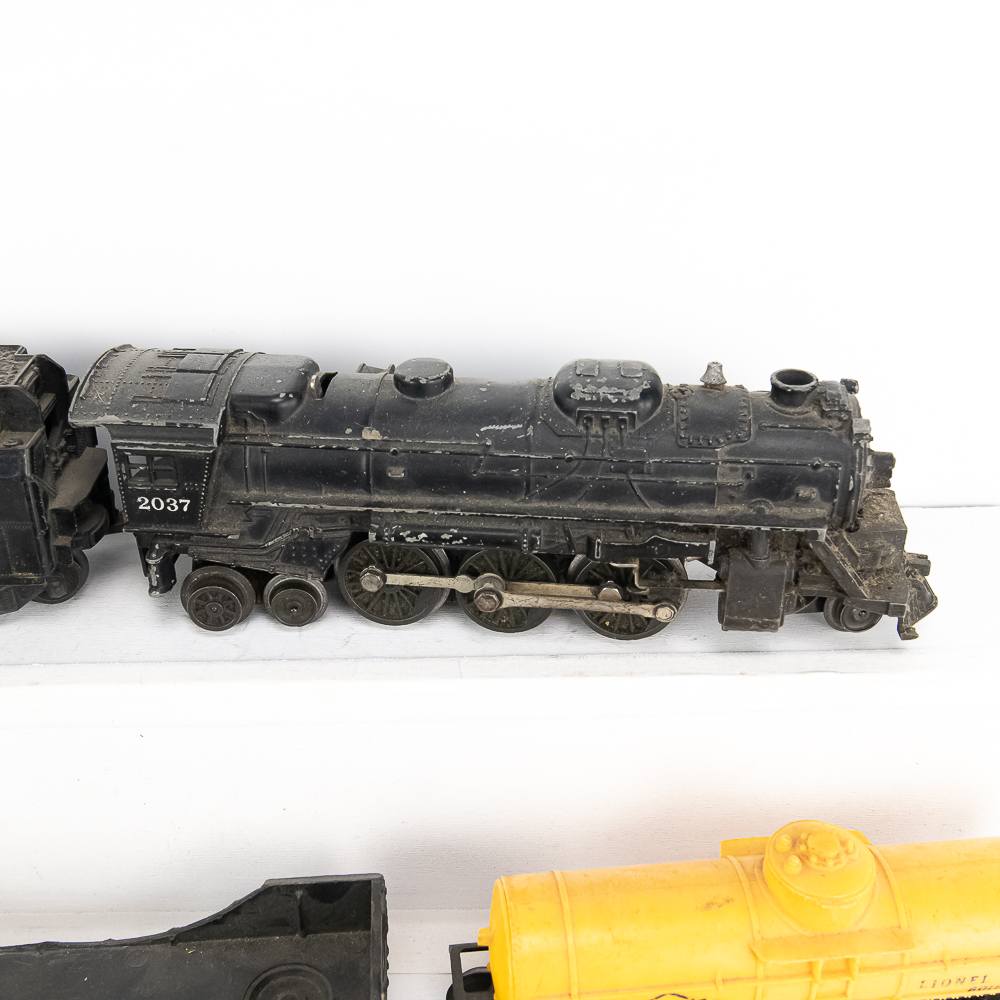 Lionel 2037 Engine with Tender & RR Cars & Track+
