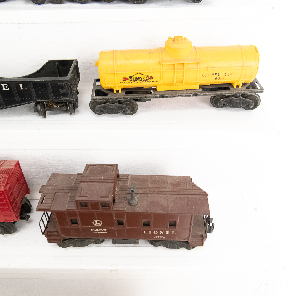 Lionel 2037 Engine with Tender & RR Cars & Track+
