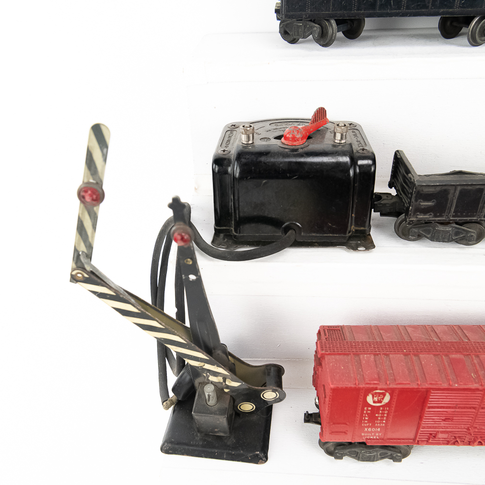 Lionel 2037 Engine with Tender & RR Cars & Track+