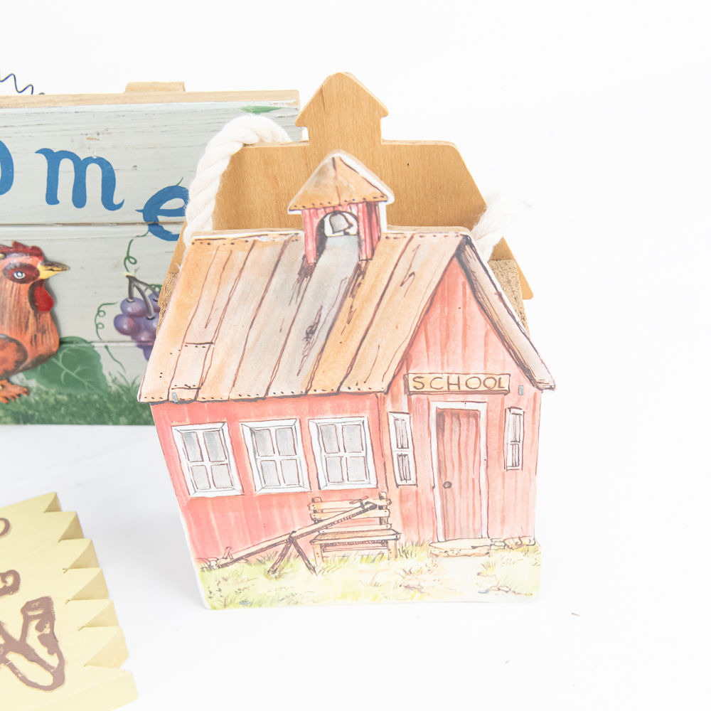 Decorative Welcome Signs & Gift Boxes