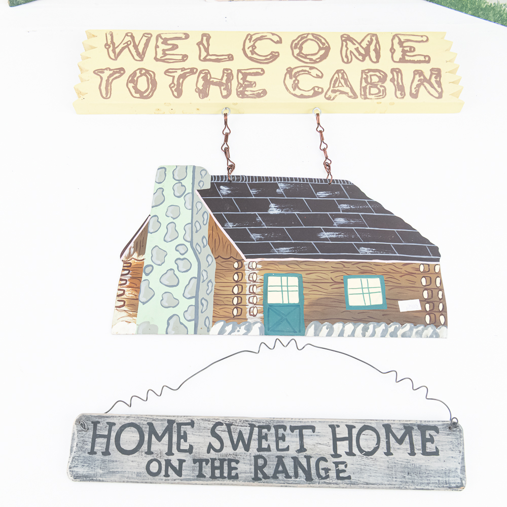 Decorative Welcome Signs & Gift Boxes