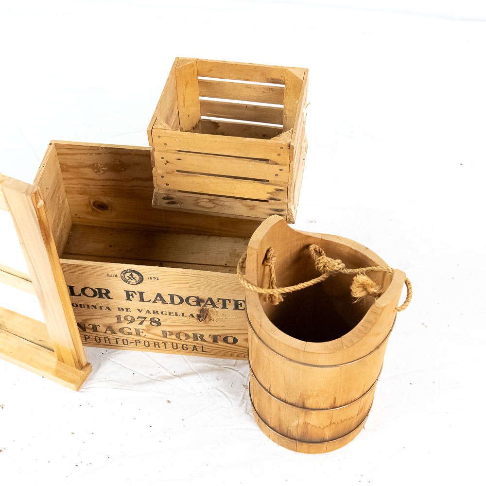 (4) Decorative Farmhouse Decorations