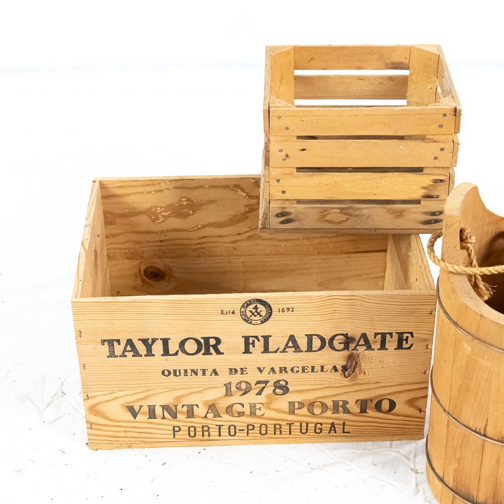 (4) Decorative Farmhouse Decorations
