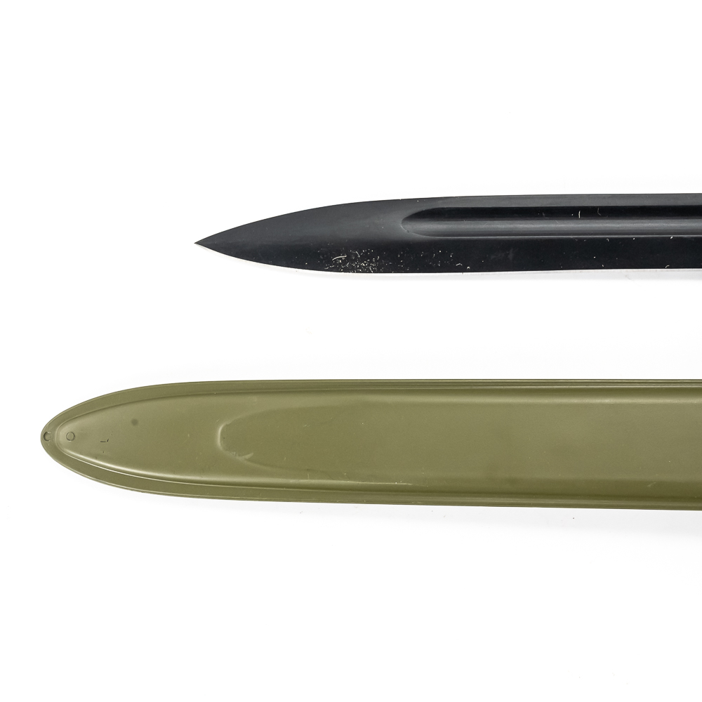 Replica US Trench Knife and M1 Bayonet