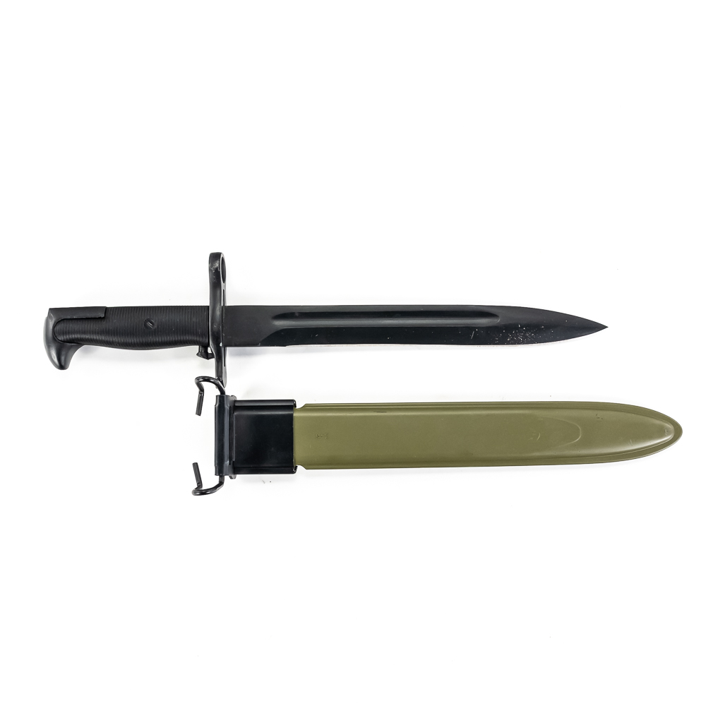 Replica US Trench Knife and M1 Bayonet