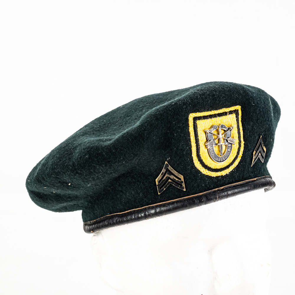 US 1st Spec Forces & Foreign Green Beret Pair