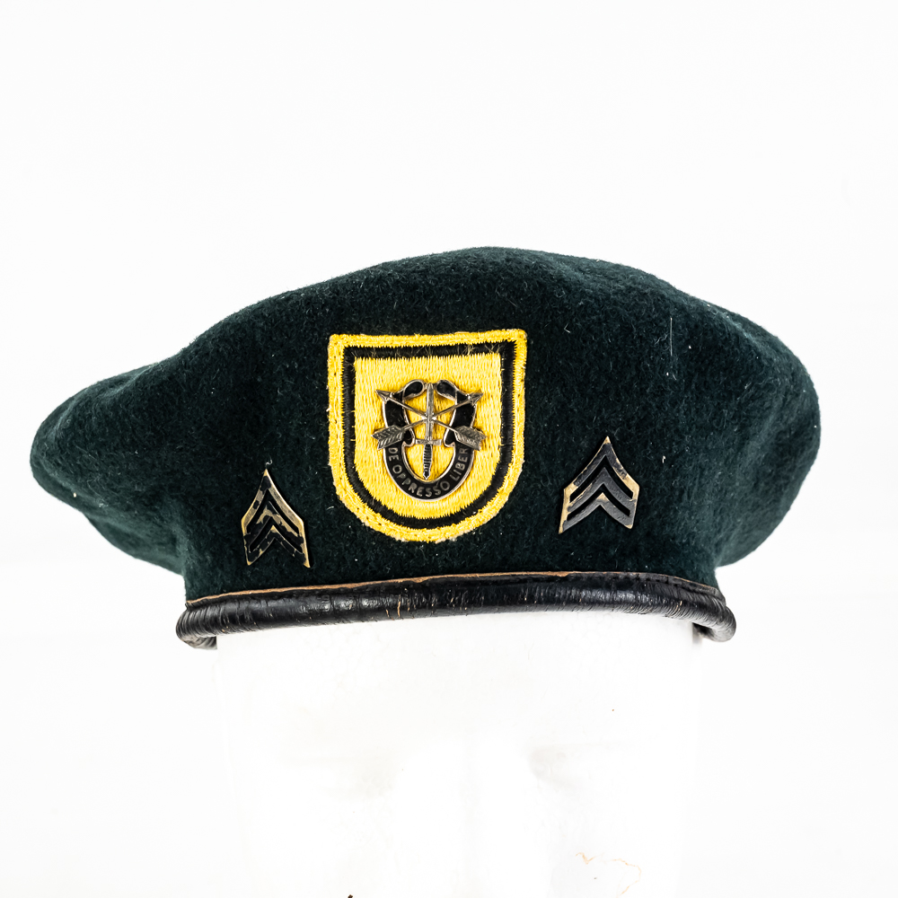 US 1st Spec Forces & Foreign Green Beret Pair