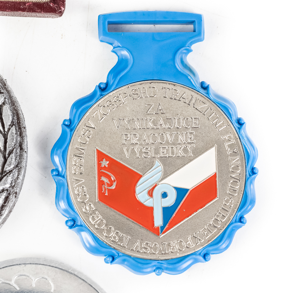 5 Table Medals-Yugo, Czech, USSR, 2 in boxes