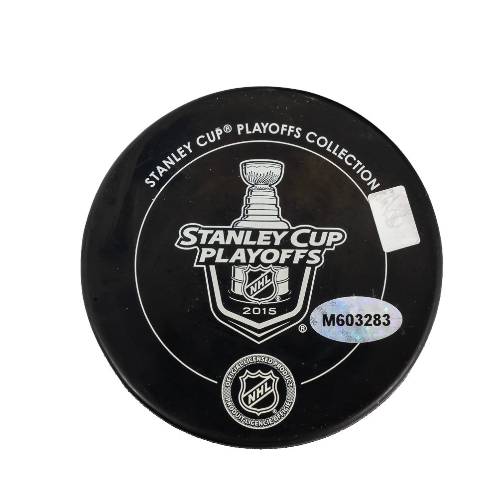 Patrick Kane Signed '15 Stanley Cup Champ Puck COA