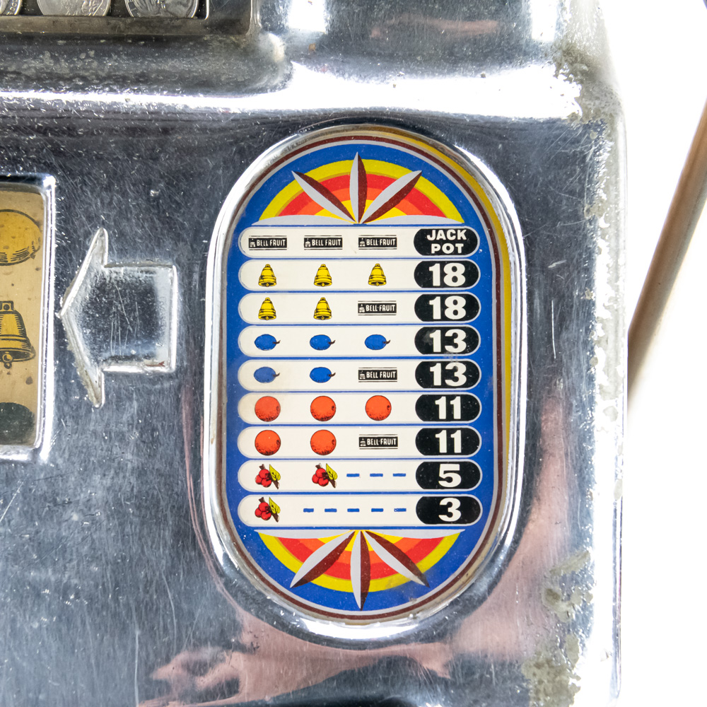 Vintage Jennings Standard Chief 25C Slot Machine