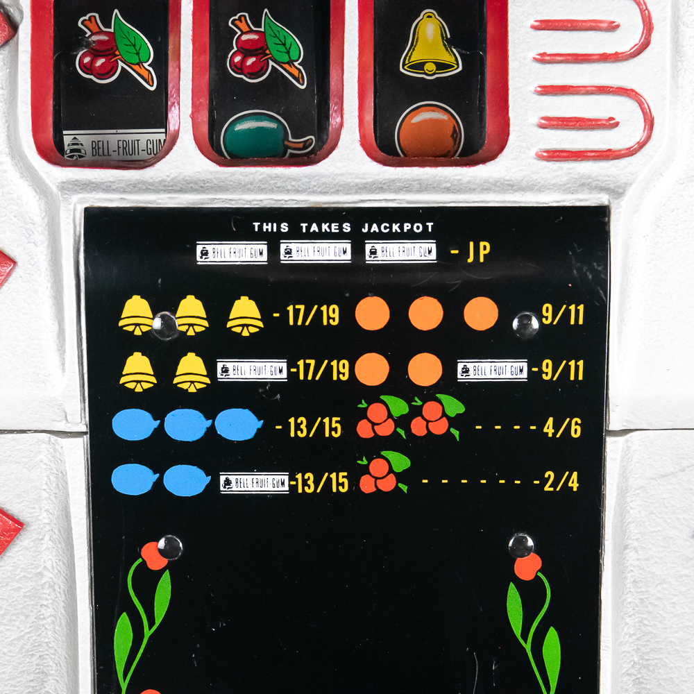 *Mills 25 Cent Diamond Front Slot Machine