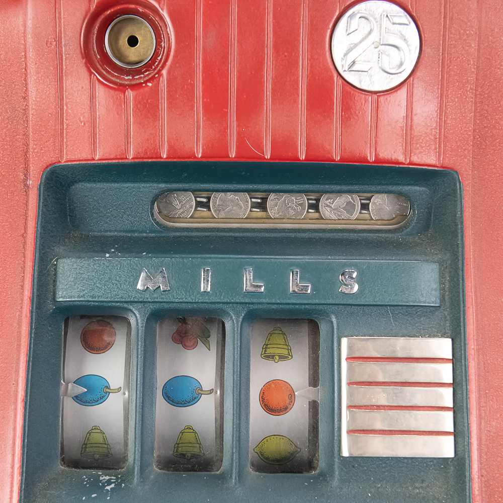 Mills 25c High Top Slot Machine