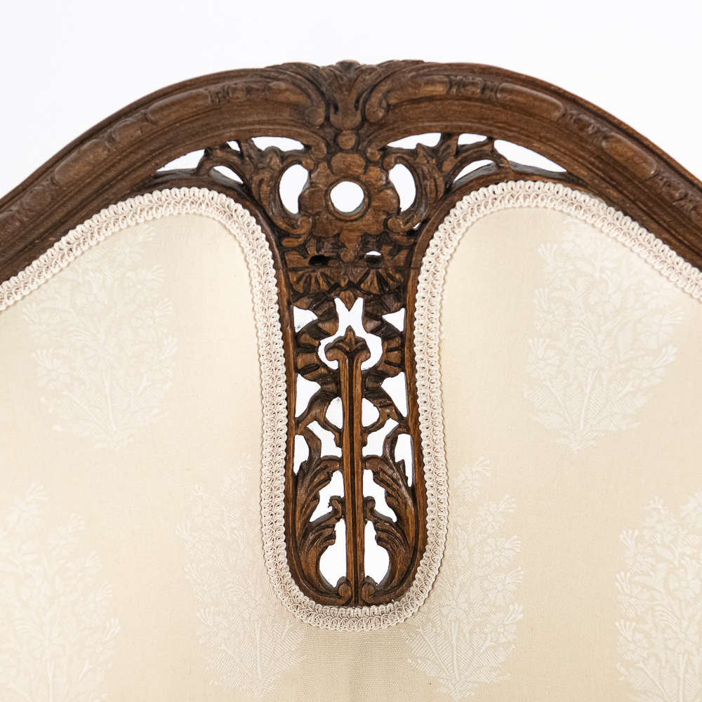 Rococo Revival Medallion-Back Settee / Parlor Sofa