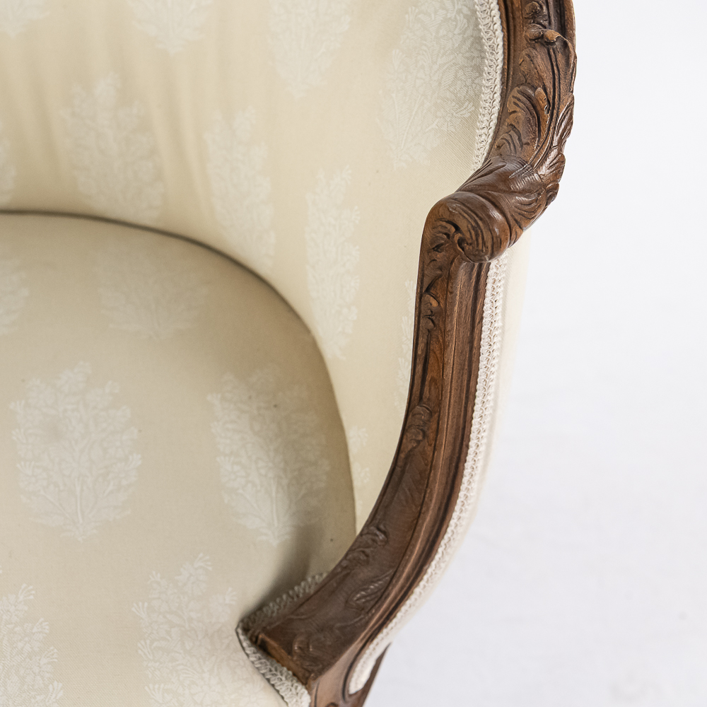 Rococo Revival Medallion-Back Settee / Parlor Sofa