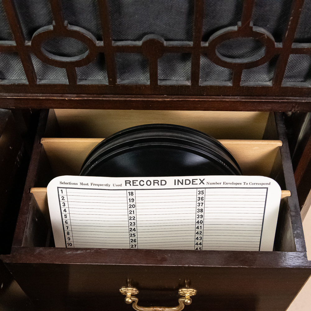 Edison Model 250 Diamond Disc Phonograph