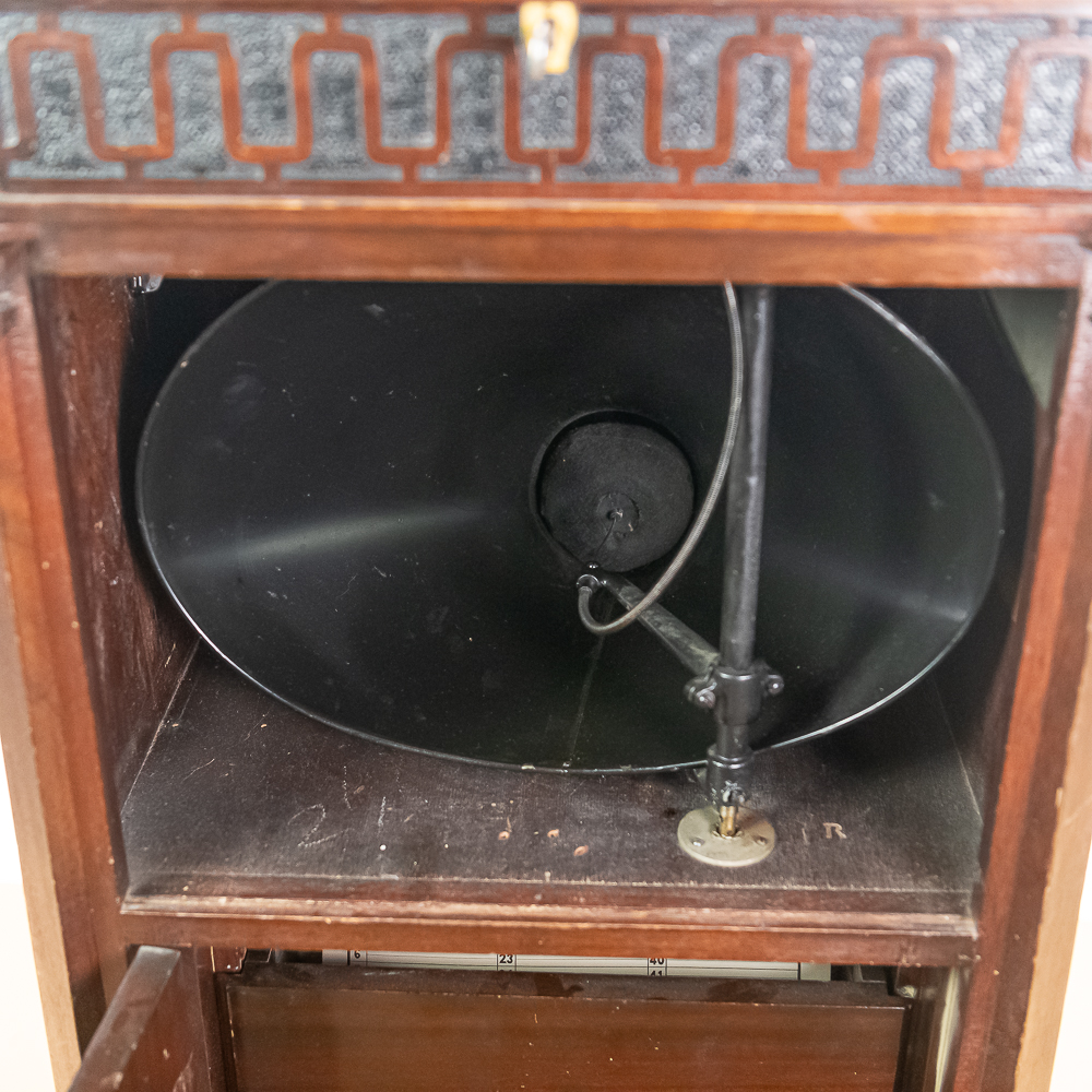 Edison Model 250 Diamond Disc Phonograph