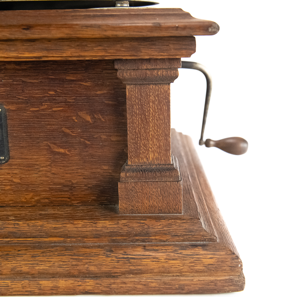 Victor V Disc Horn Phonograph