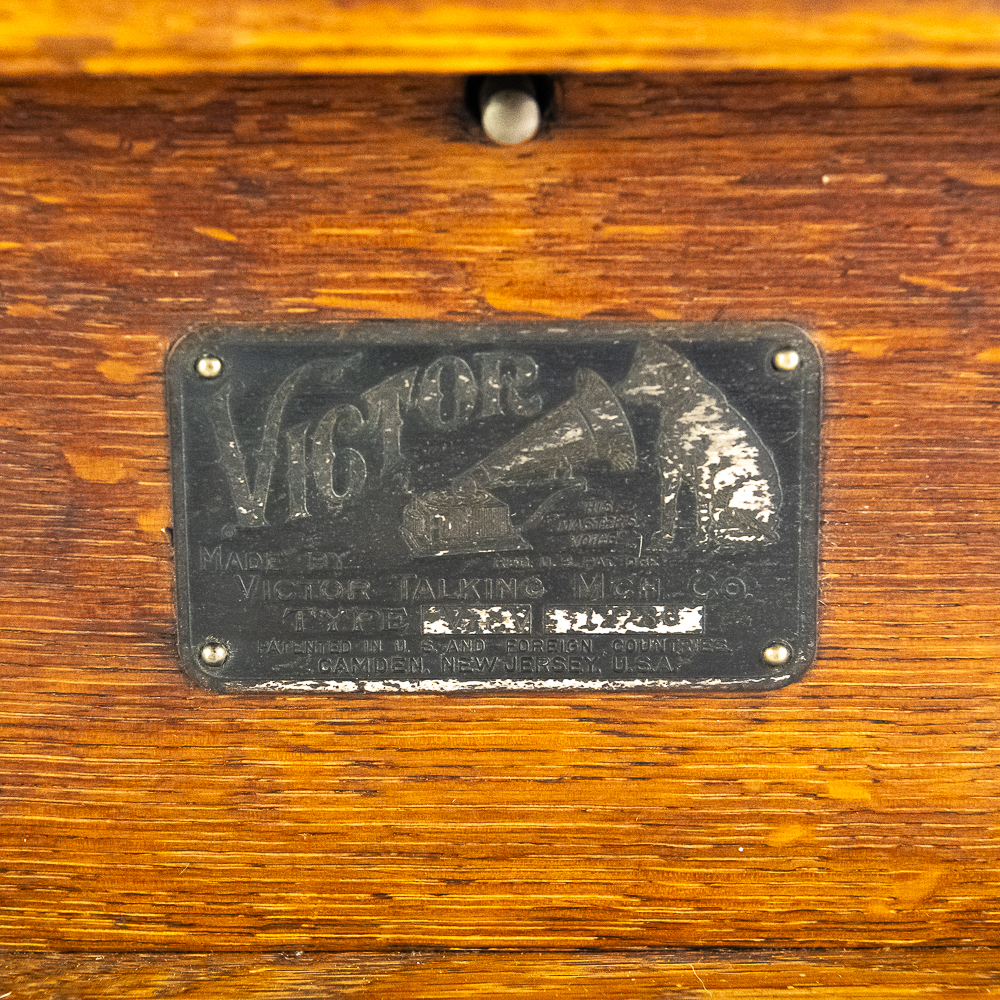 Victor V Disc Horn Phonograph