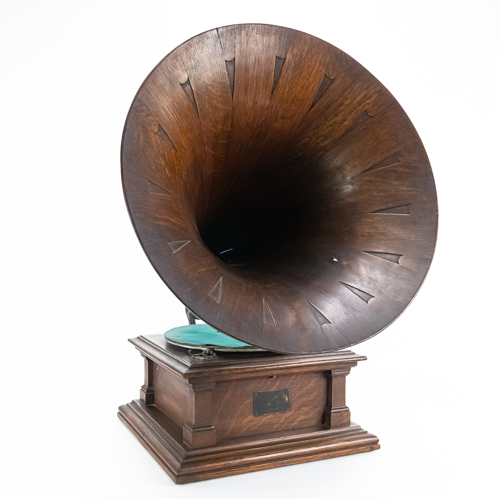 Victor V Disc Horn Phonograph