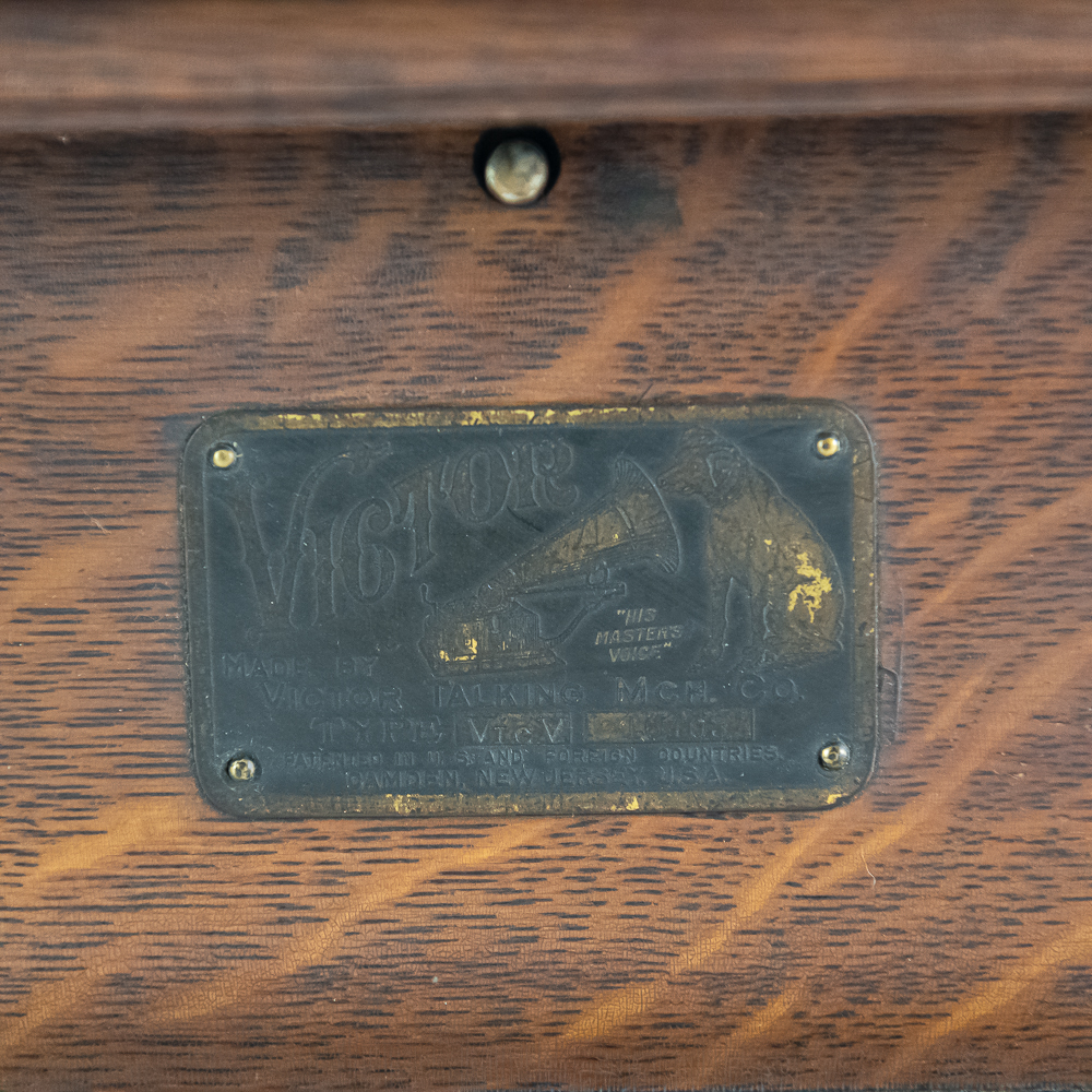 Victor V Disc Horn Phonograph