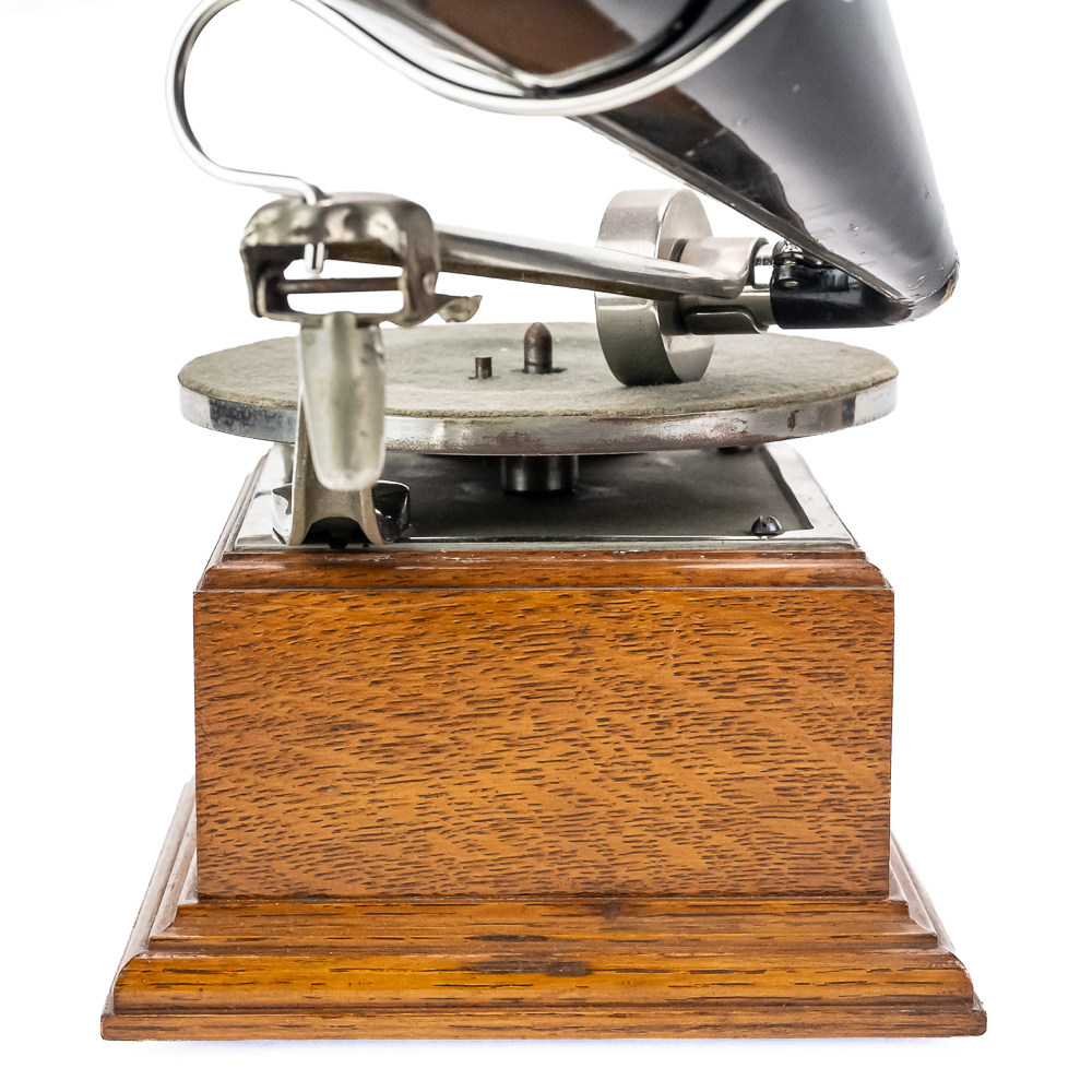 Zon-O-Phone Model D Disc Phonograph