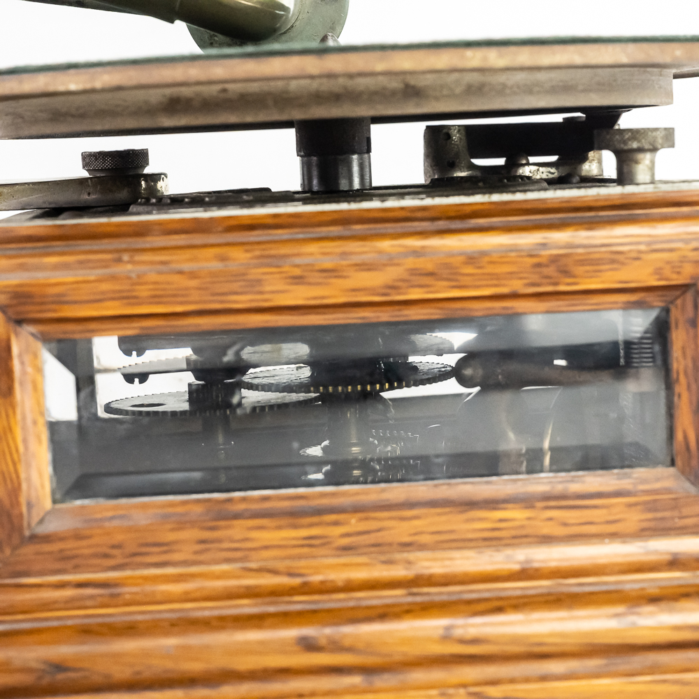 Zon-O-Phone Model A Disc Phonograph