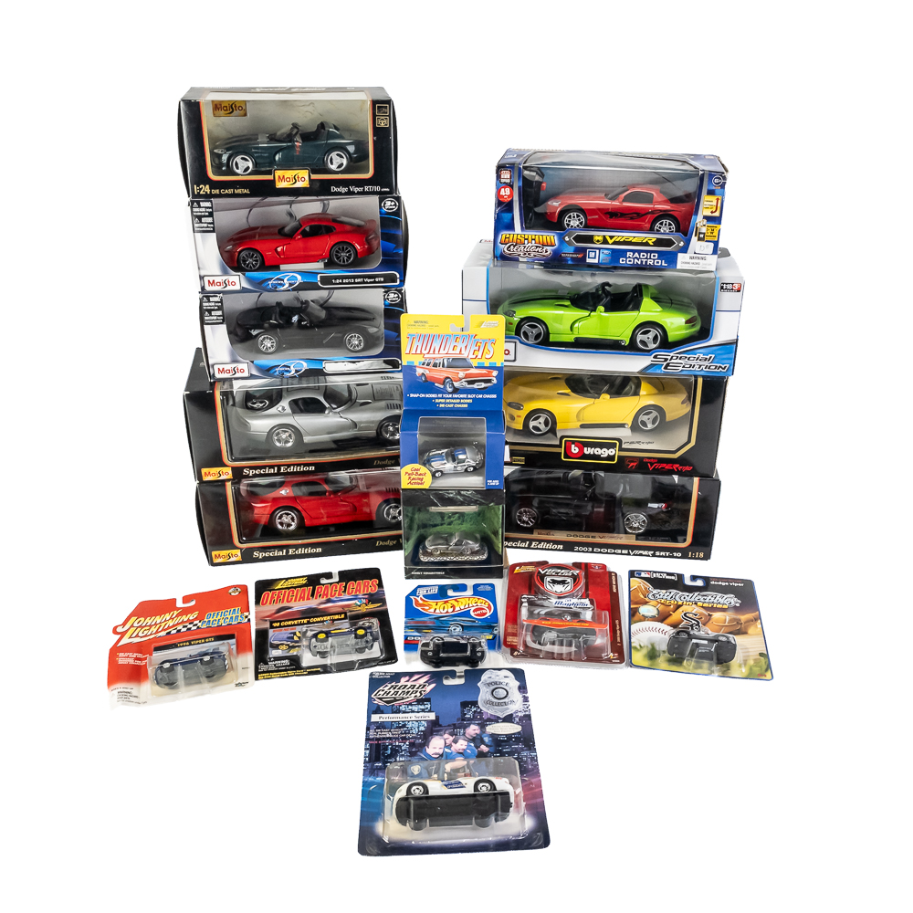 (18) Dodge Viper Burago Maisto Die Cast Model Cars