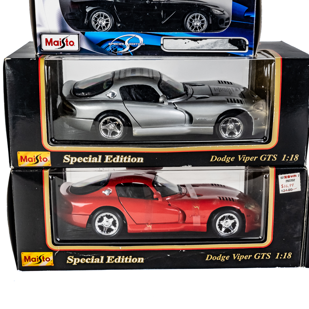 (18) Dodge Viper Burago Maisto Die Cast Model Cars