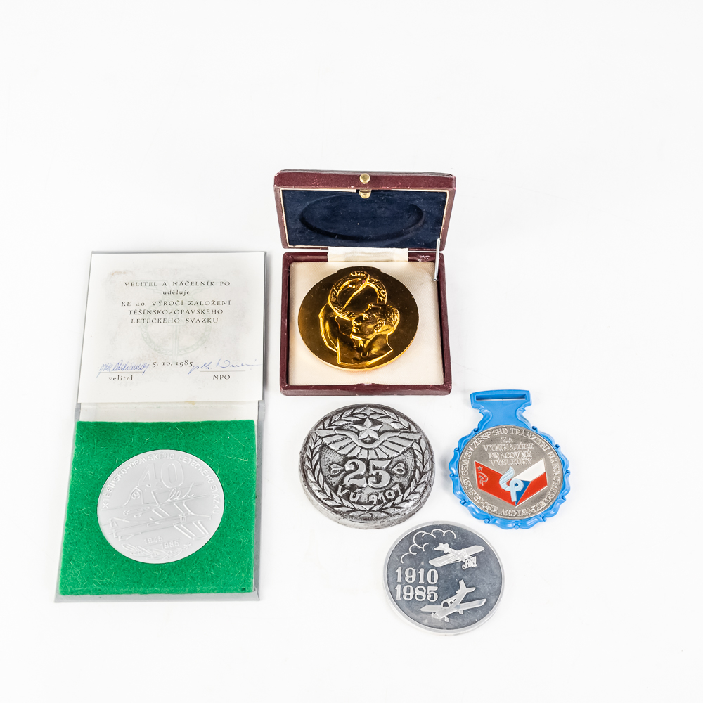 5 Table Medals-Yugo, Czech, USSR, 2 in boxes