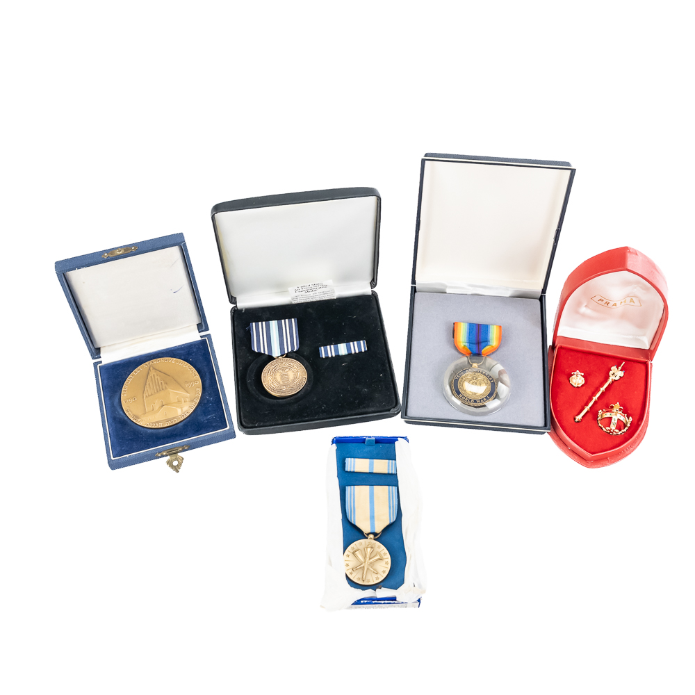 Cased Medals (5) Czech, US