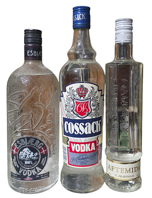 לוט 3 בקבוקי וודקה. סגורים ומלאים.