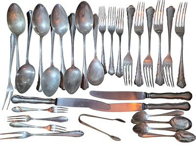 סט סכו"ם (חלקי) כסף 800 גרמני חתום. תחילת המאה ה-20. כולל את כל הרכיבים המצולמים. 
אורך הכף 