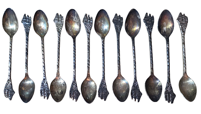 סט כפיות מצופות כסף. נאה מאוד. מוטיב ימי מפוסל. כולל 12 יח'. אורך כל כפית 11.5 סמ.