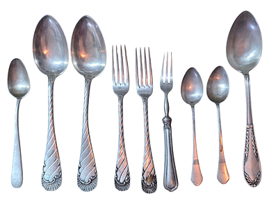 לוט פריטי סכו"ם כסף 800 בתפזורת. חתומים. הכף הארוכה 21 סמ. 
438 גרם.