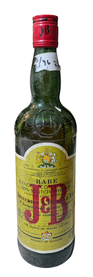 בקבוק ויסק J&B סגור. אידוי.