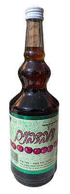 בקבוק ליקר דובדבנים. סגור ומלא.