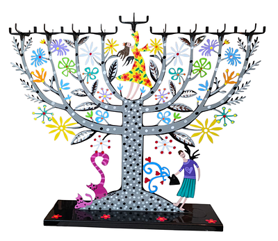 צוקי - חנוכייה מפוסלת יפייפיה וגדולה. מגזרת מתכת בלייזר. גובה 39 סמ. 
רוחב 48 סמ.