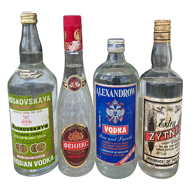 לוט בקבוקי וודקה שונים.