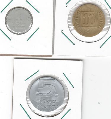 לוט 3 אסימוני פלסטיק עם הערכים של 10 אגורות , 1 שקל , ו- 5 שקלים