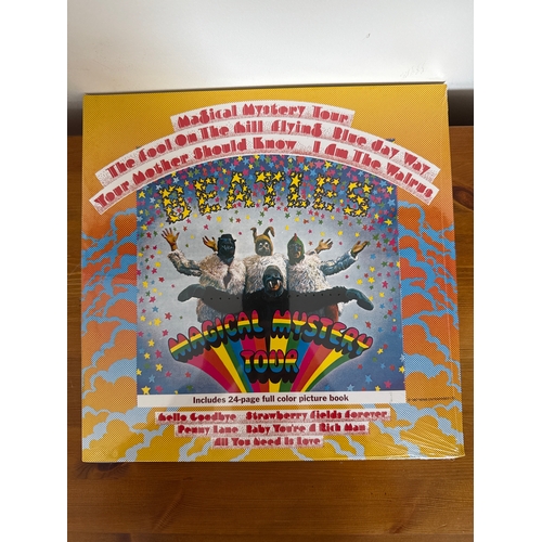 Droitwich Auctions | Auction 2 | 2 Day Auction - Day 1 to include Cigarette Cards and Silks, Antiques, Coins, Gold and Silver Jewellery, Art, Beswick,  Chinese Ceramics, General and Vintage Items, Die Cast and Much More. Day 2 Vinyl
