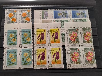 1960 СК 2409 - 2416 Цветы. Полная серия марок в квартблоках. Состояние **.