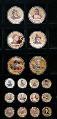 Подарочный комплект памятных медалей "Великие государи и правители России". Набор из 18 медалей 