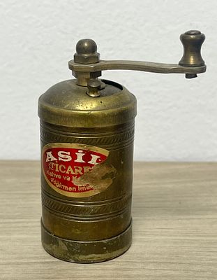 מטחנת קפה קטנה נחושת