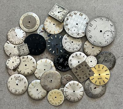 לוט לוחות שעונים מאוד ישנים