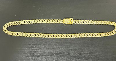 שרשרת קובנית מוזהבת עם זרקונים GP 18K משקל 48 גרם, אורך 40 ס״מ.