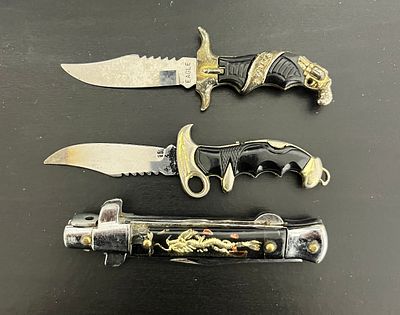 לוט 3 סכינים ואולר קטנים.