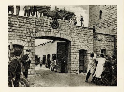אלבום תצלומים ממחנה הריכוז מאוטהאוזן
. אלבום ובו 47 תצלומים [מודפסים] ממחנה הריכוז מאוטהאוזן 