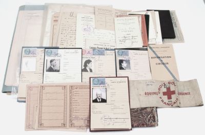 אוסף תעודות זהות מזוייפות שזייף רימונד היימן עבור יהודים להצלתם בזמן הכיבוש הנאצי בצרפת / 